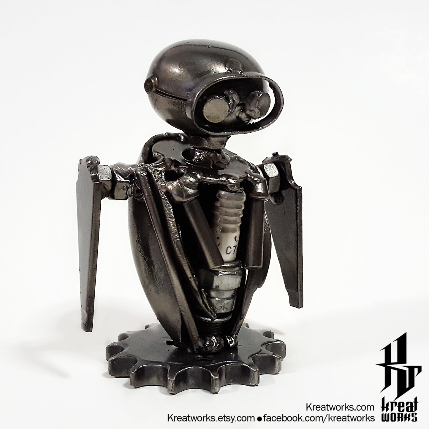 Little Cute Robot (small item) / Recycle Metal Sustainable Sculpture Art