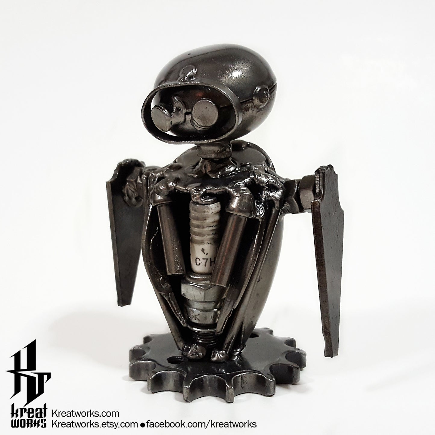 Little Cute Robot (small item) / Recycle Metal Sustainable Sculpture Art