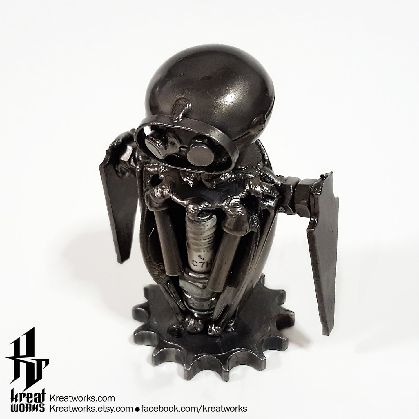 Little Cute Robot (small item) / Recycle Metal Sustainable Sculpture Art