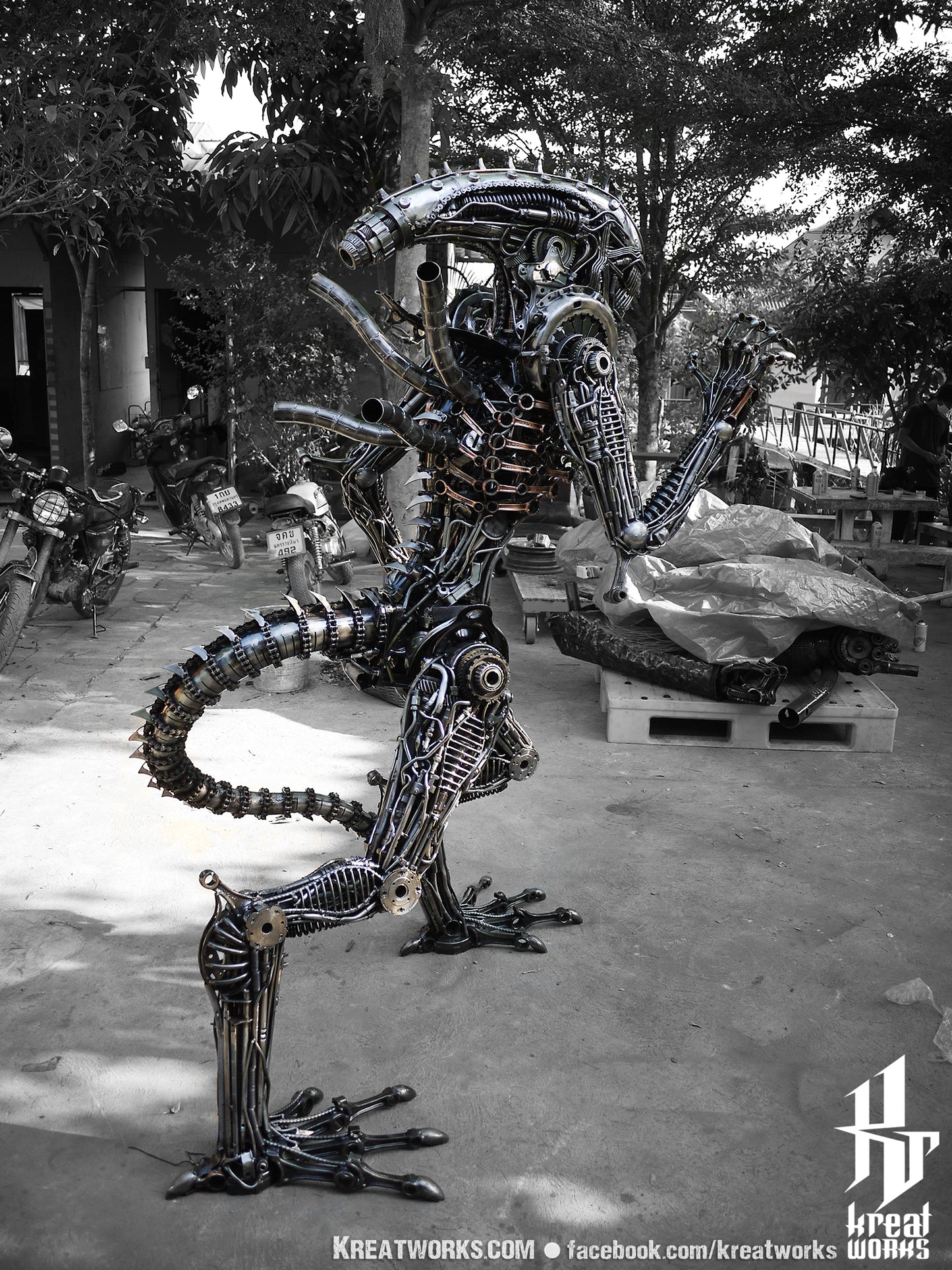 Recycle Metal Monster : 2 m height ( Made-to-order ) / Recycle Metal Sustainable Sculpture Art